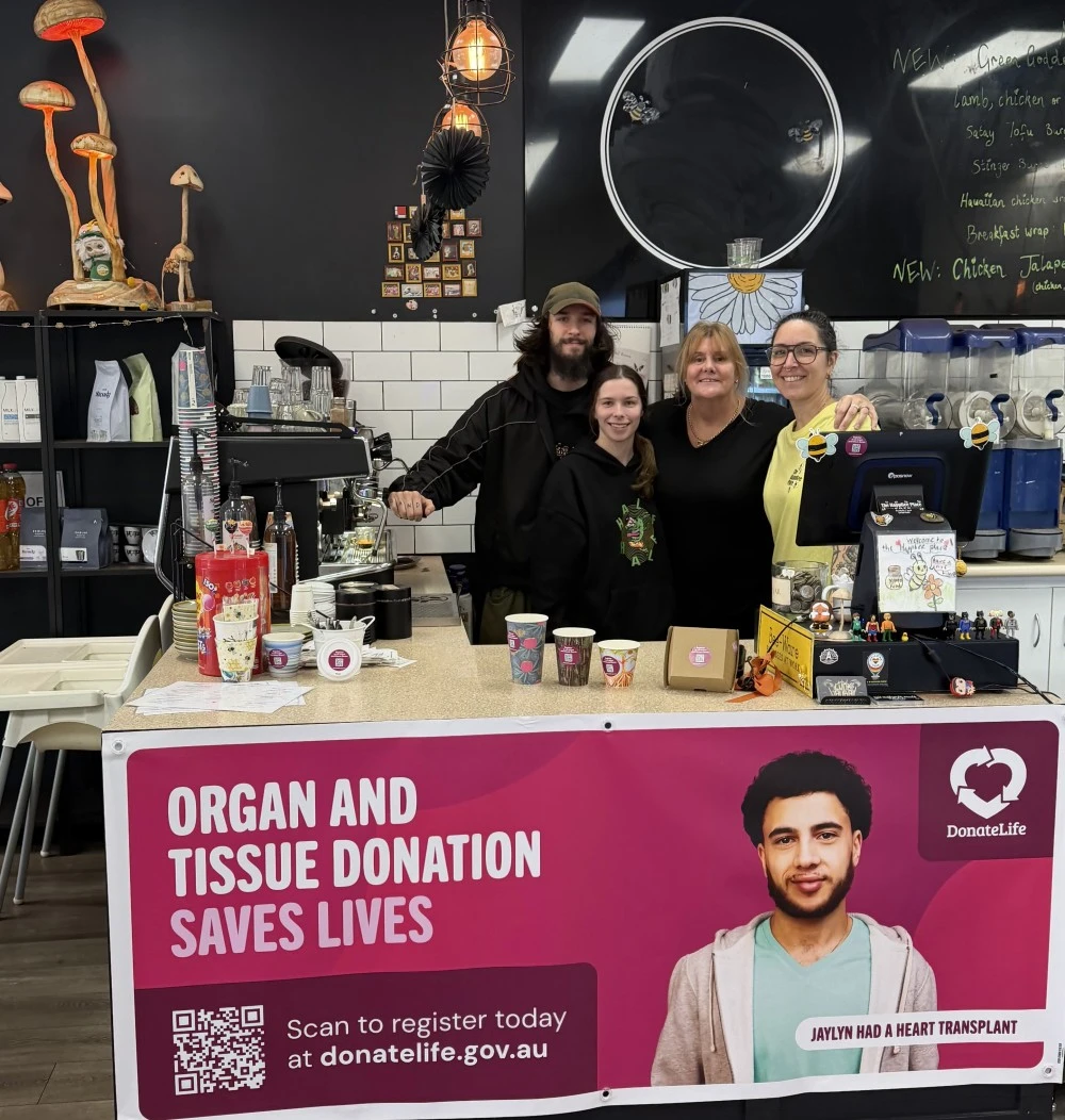 Cafe_workers_with_DonateLife_banner.jpg