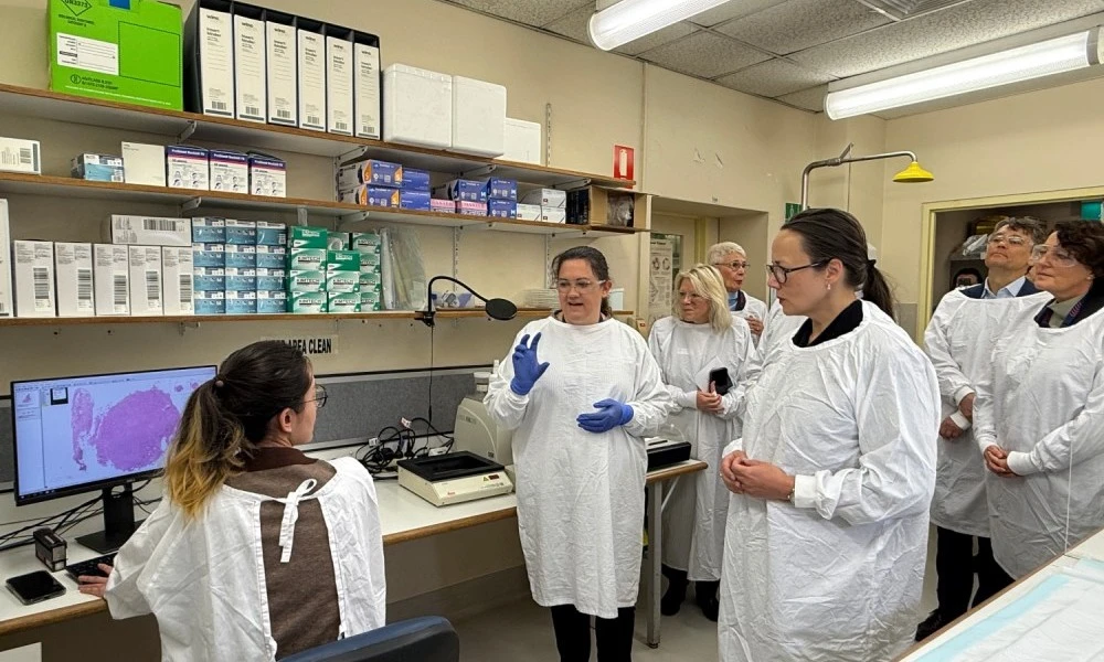 health-minister-harriet-shing-visits-the-victorian-cancer-biobank.jpg