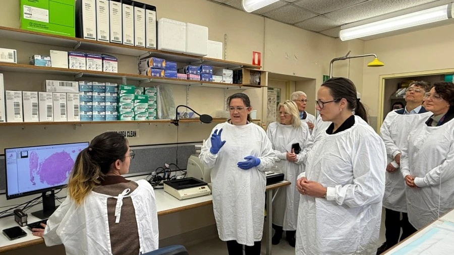 health-minister-harriet-shing-visits-the-victorian-cancer-biobank.jpg