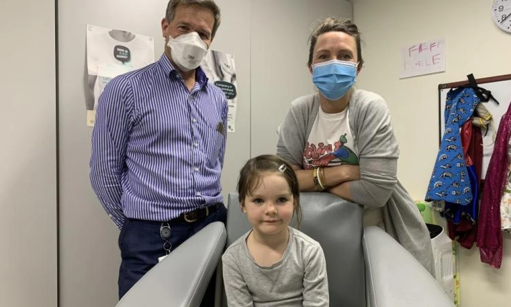 A/Prof John Wentworth with child and mother from type 1 diabetes study