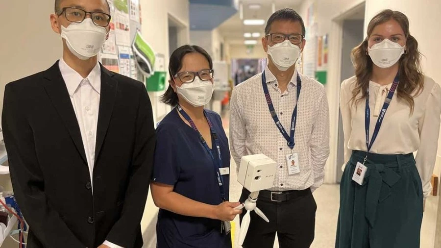 Kwang Lim, Seok Ming Lim, Austin Aung and Claire Robichon