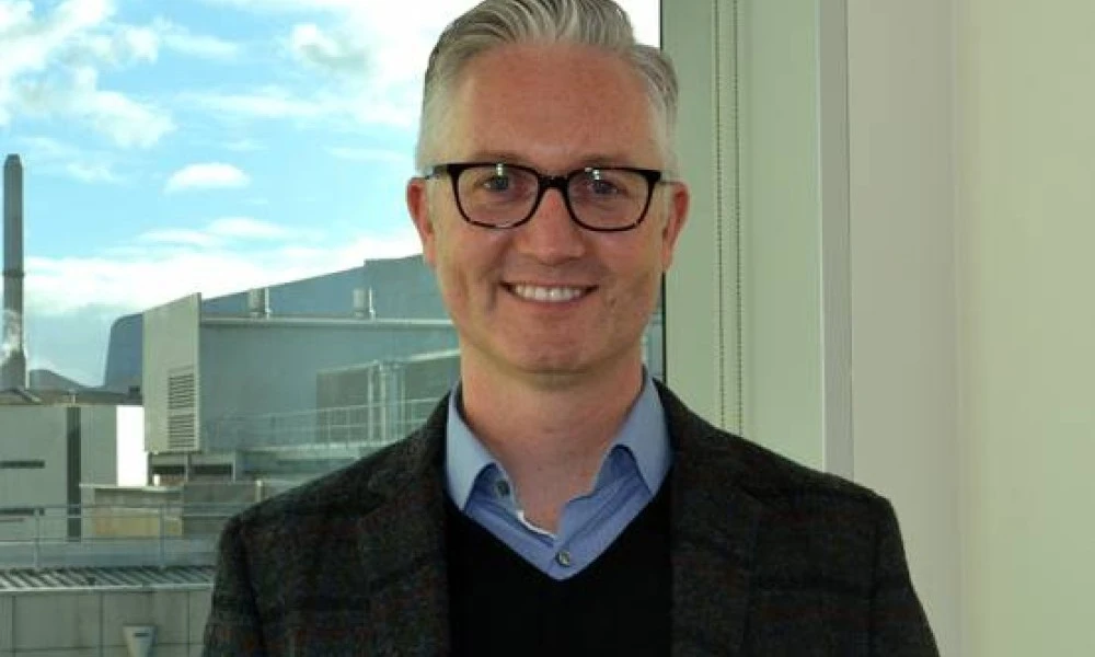 Associate Professor Luke Burchill