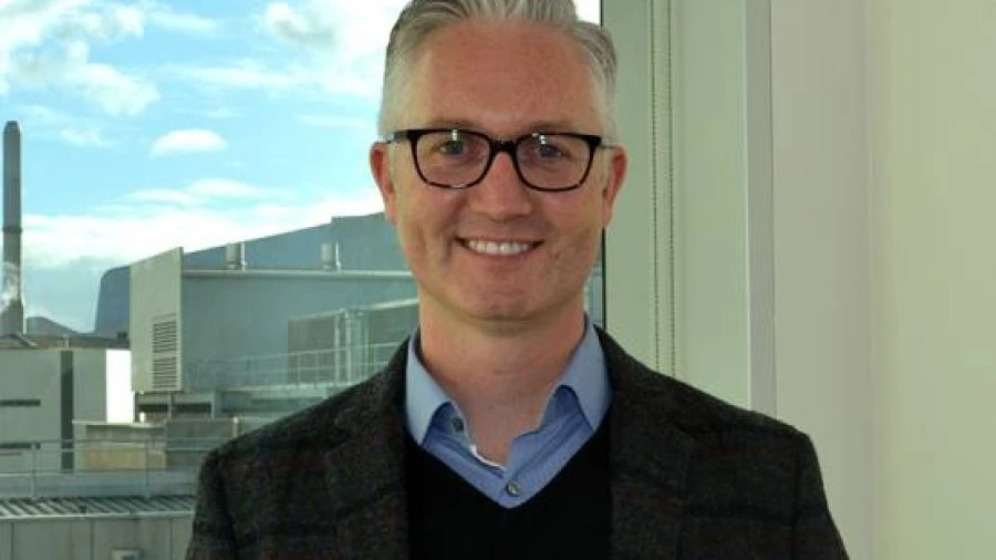 Associate Professor Luke Burchill