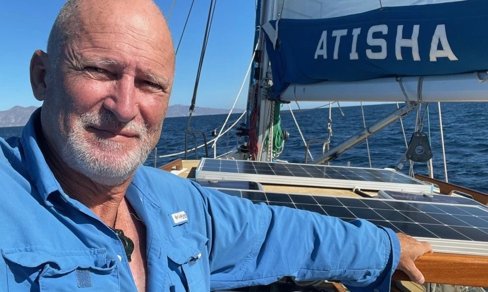 Man_on_yacht.jpg
