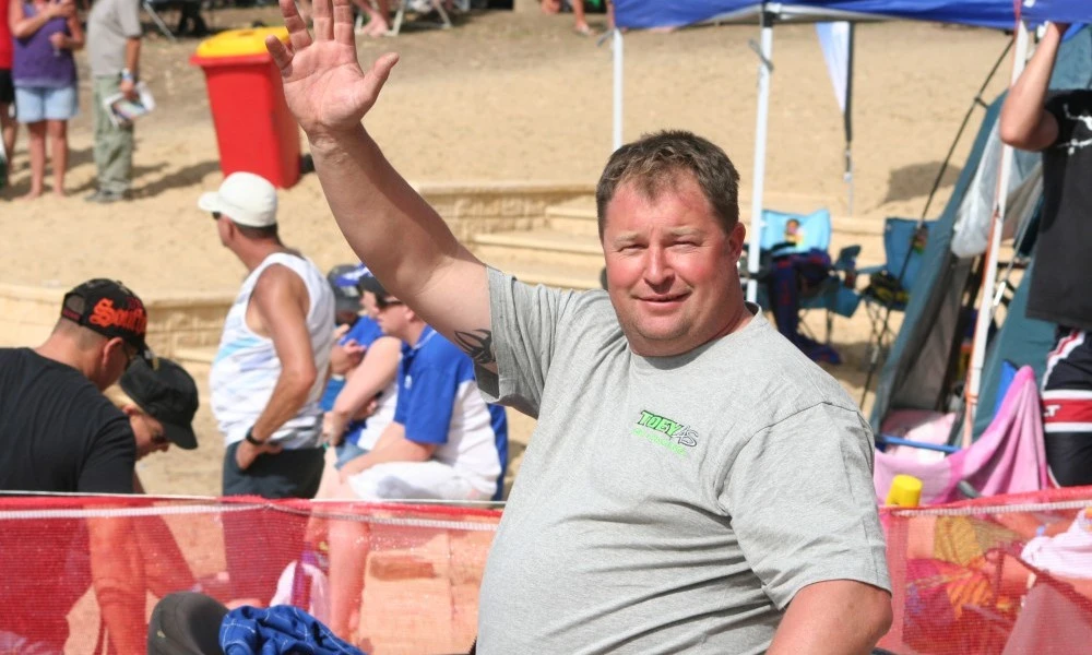 Man_waving_at_camera_Darren_Laycock.jpg