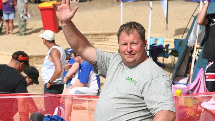 Man_waving_at_camera_Darren_Laycock.jpg