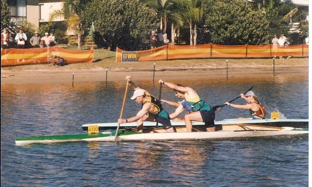 Men_canoeing.jpeg