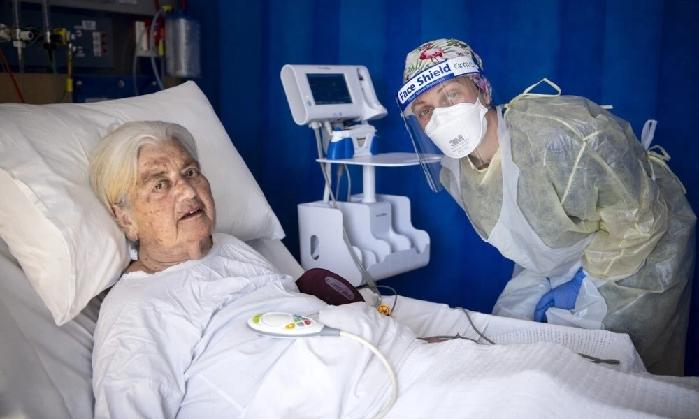 Patient and nurse on Ward 8B during COVID