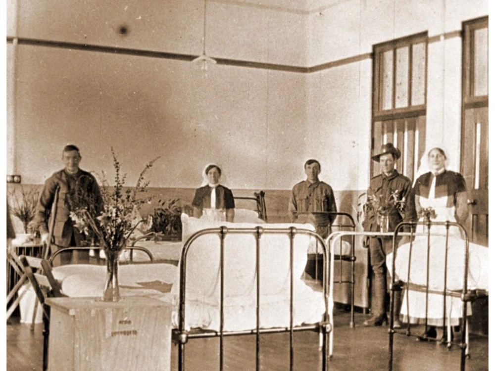 Patients and staff in a repatriation ward, circa 1918