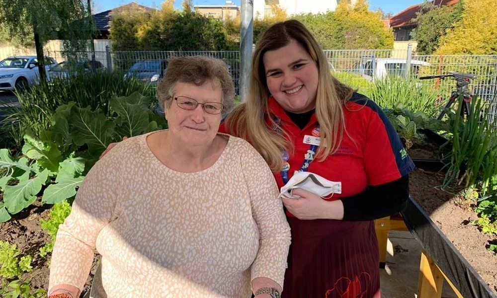 Volunteer with resident at Boyne Russell House