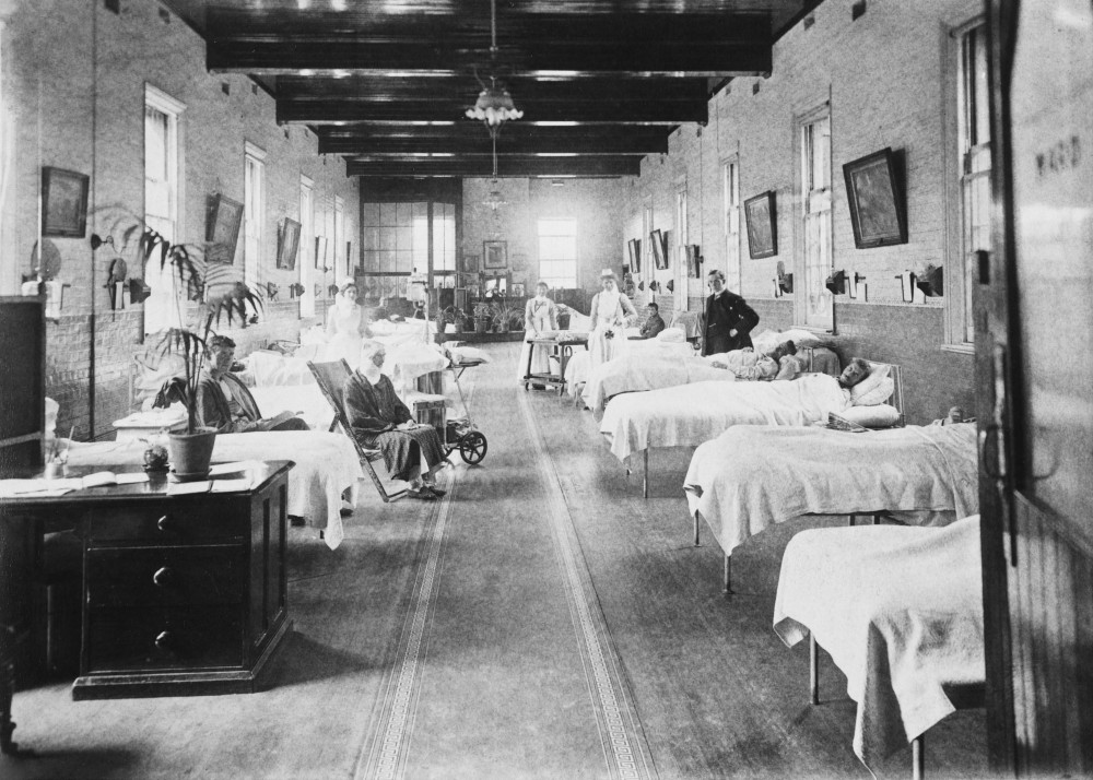 A male ward circa 1900